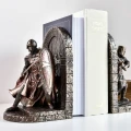 Ogranicznik do książek z rycerzem - Lewy - 19,5 cm - zdjęcie z książkami - Veronese