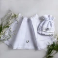 Komplet do Chrztu White Romantic – Szatka i Okapnik do świecy z Koronką i Różyczką