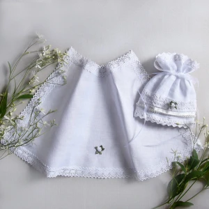 Komplet do Chrztu White Romantic – Szatka i Okapnik do świecy z Koronką i Różyczką