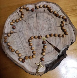 Różaniec drewniany handmade - wiśnia, grusza - 10 mm  