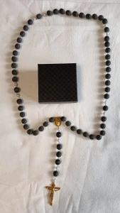 Różaniec ręcznie robiony (imitacja węgla) - 10 mm + pudełko czarne 