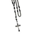 Różaniec z krzyżem św. Benedykta dla mężczyzny.