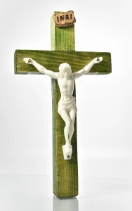 Krzyż drewniany na ścianę. Kolor zielony, 17 cm.