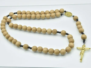 Różaniec drewniany brąz z Medalikiem Matki Bożej, ręcznie wykonane koraliki - 12 mm 