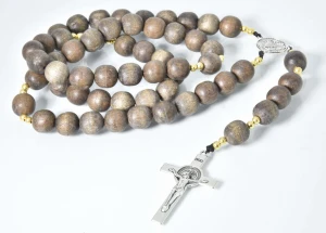 Różaniec drewniany męski na sznurku - handmade - Krzyż św. Benedykta - 12mm