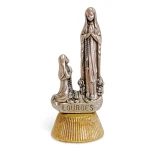Figurka Matki Bożej z Lourdes - Metalowa o wysokości 6 cm, z przylepcem