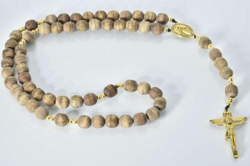 Różaniec drewniany ciemny beż 10 mm wykonany z drewna bukowego, ręcznie robiony, na sznurku, bez pudełka