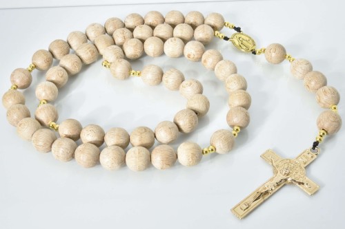 Różaniec drewniany duży 12 mm wykonany z polskiego drewna bukowego.