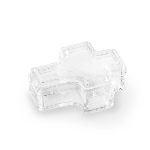 Pudełko na różaniec z tworzywa transparentnego w kształcie krzyża.