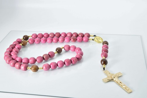 Różaniec duży drewniany różowy benedyktyński - 12 mm
