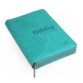 Biblia turkusowa w etui to wyjątkowa propozycja na piękny upominek religijny dla kobiet.