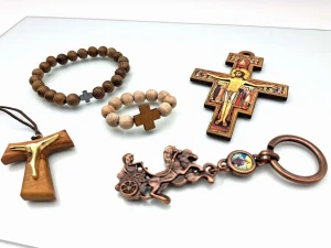 Elegancki Zestaw dla Mężczyzny: Brelok św. Krzysztof i Akcesoria religijne w Boxie