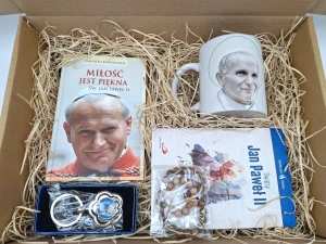 Zestaw na prezent religijny Jan Paweł II - praktyczne akcesoria religijne w boxie