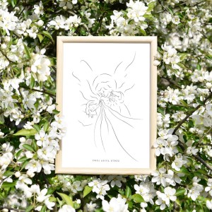 Minimalistyczny obraz z Aniołem stróżem na chrzest - Plakat religijny w drewnianej ramie sosnowej A2