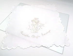 Szatka chrzcielna kwadratowa z Aniołkiem i wyhaftowanym napisem