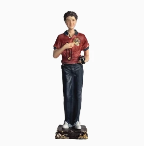 Figurka święta - Carlo Acutis z atrybutami kamery, telefonu i różańca - 10 cm