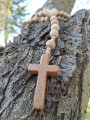 Różaniec Drewniany 14 mm z krzyżem ręcznie przygotowanym – Polskie Drewno na Sznurku