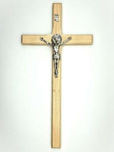 Duży krzyż drewniany na ścianę - Odcień naturalny - 42 cm