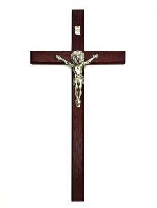 Duży drewniany krzyż na ścianę św. Benedykta - Odcień wiśni - 42 cm