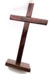 Drewniany krzyż stojący - drzewo egzotyczne - wys. 21,5 cm