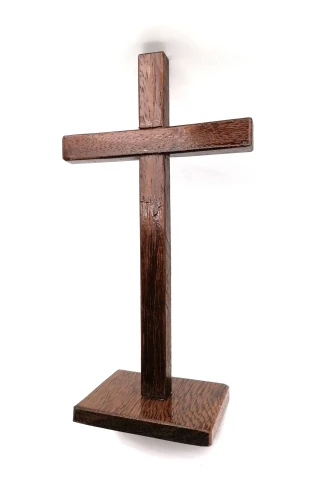 Krzyż drewniany stojący drzewa egzotycznego - wys. 22 cm - front krzyża