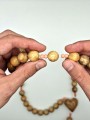 Różaniec drewniany handmade - Dla kobiet - Koraliki o średnicy 14 mm - różnica w wielkości koralików