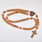 Różaniec handmade z ciemnego drewna z różowym akcentem - 14 mm - Prezent dla kobiet