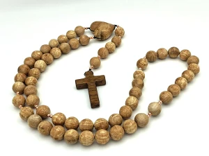 Różaniec drewniany ręcznie robiony - 14 mm - Jasny odcień i ciemny krzyż
